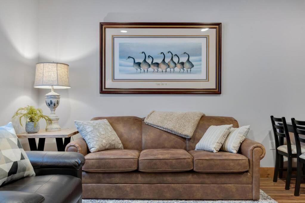 Hickory Suite - Main Street Lodge In Берлин Экстерьер фото