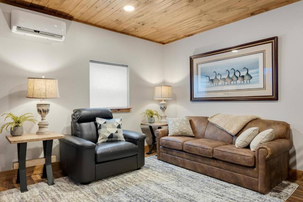 Hickory Suite - Main Street Lodge In Берлин Экстерьер фото